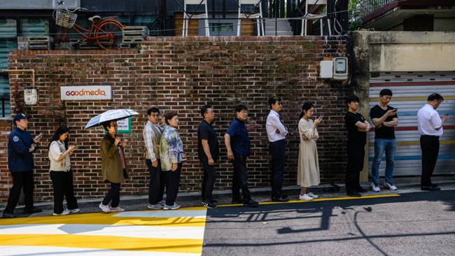 Early voting ends for South Korea election triggered by martial law