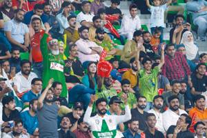 Irfan Khan’s heroics seal dramatic win for Karachi Kings over Lahore Qalandars