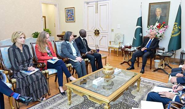 Govt taking steps for economic uplift of KP’s merged dists: PM