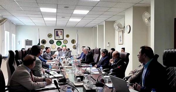 Commerce ministry reviews FY 2024-25 trade performance