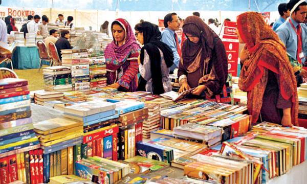Students throng bookstores ahead of school opening