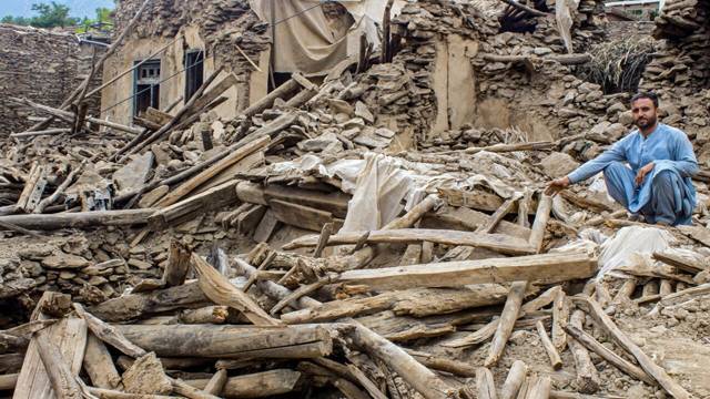 Homeless and fearful, Afghan quake survivors sleep in the open