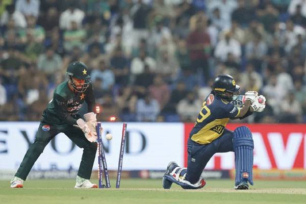Hussain, Nawaz guide Pakistan to crucial Super Four win over Sri Lanka in Asia Cup